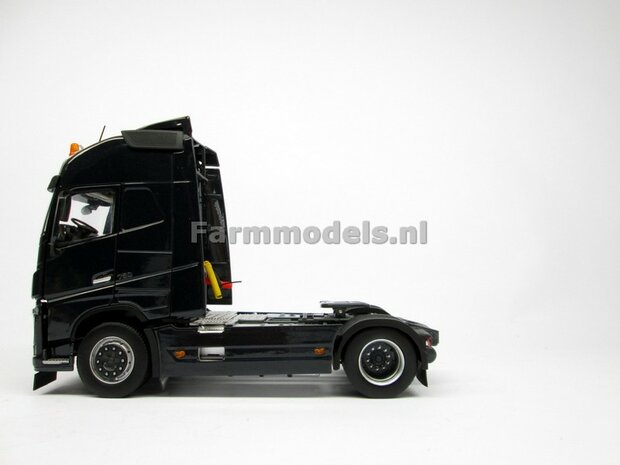 2x BLANK/ niet gespoten velgringen &Oslash; 13.7mm  t.b.v (Volvo FH16) achteras MarGe models truck, 1:32 
