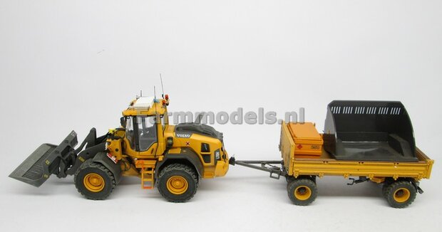 Rebuilt 4-wieler Bakkenwagen DUBBELLUCHT VOLVO GEEL/ GRIJS geschikt voor div. mobiele kranen &amp; shovels 1:32