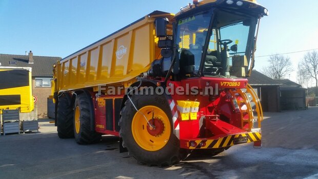 Vredo Trac VT 7028-2 + Tebbe strooi unit + Vredestein banden: Handgebouwd model 1:32  VOORBEELDFOTO