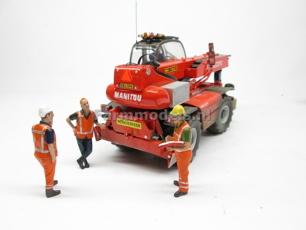 Bouwvakker/ wegwerker/ grondwerker denkt na. met veiligheid overall en helm 1:32  ADF32143  