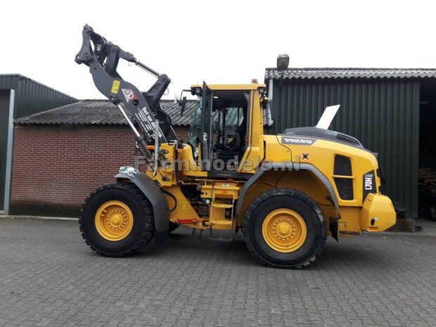 Opties Volvo L60H Shovel/ Voorbeeld foto&#039;s + VAB-STD snelwissel Brede banden etc. 1:32  AT3200120 