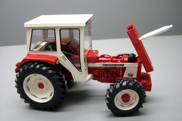 IH 844 International 4WD 1:32 Replicagri REP071    EXPECTED