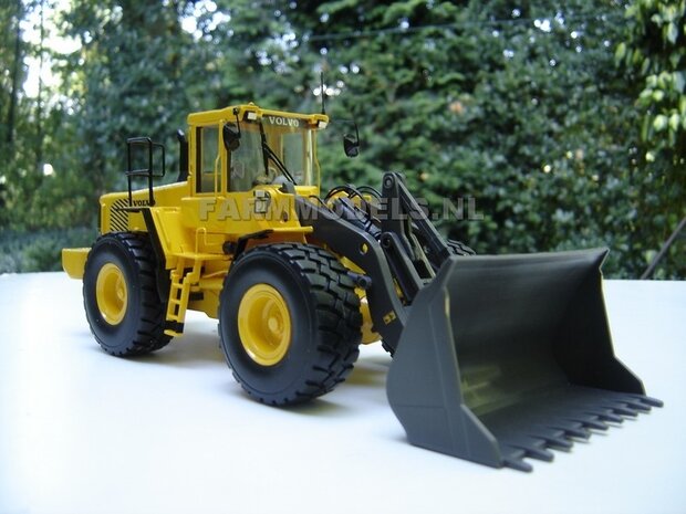 922. Volvo L220E shovel, compleet verbouwd