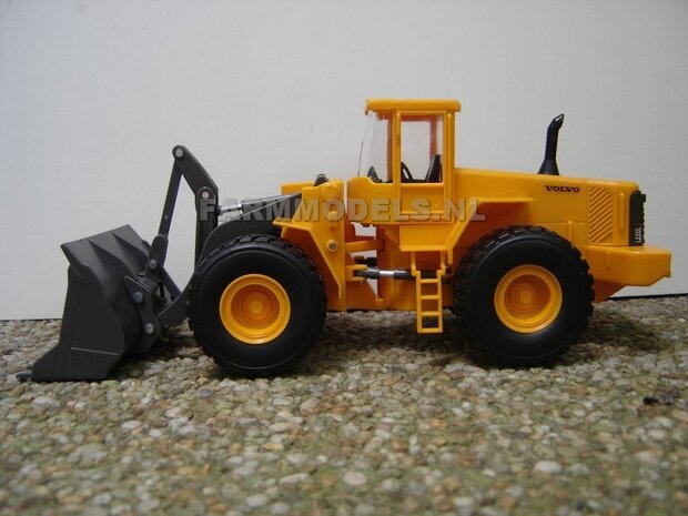 922. Volvo L220E shovel, compleet verbouwd