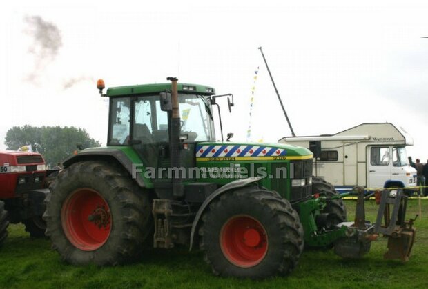 Friese Vlag stickers 2 stuks 15 x 60 mm Pr&eacute;-Cut Decals 1:32 Farmmodels.nl