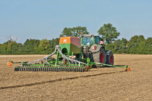 4x LOGO AMAZONE alleen WIT op Transparant 3 mm hoog Pr&eacute;-Cut Decals 1:32 Farmmodels.nl 