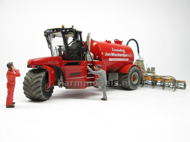 COMBISET: Dirty &amp; ND-VERVAET Hydro Trike STOF- &amp; MESTLOOK + VEENHUIS Bouwlandbemester (Verkruimelrollen) RED TANK + Wiechertjes LOGO 1:32   MM1819-Wiechertjes-3-COMBI-D