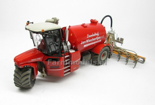 COMBISET: Dirty &amp; ND-VERVAET Hydro Trike STOF- &amp; MESTLOOK + VEENHUIS Bouwlandbemester (Verkruimelrollen) RED TANK + Wiechertjes LOGO 1:32   MM1819-Wiechertjes-3-COMBI-D