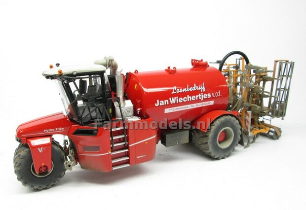 COMBISET: Dirty &amp; ND-VERVAET Hydro Trike STOF- &amp; MESTLOOK + VEENHUIS Bouwlandbemester (Verkruimelrollen) RED TANK + Wiechertjes LOGO 1:32   MM1819-Wiechertjes-3-COMBI-D