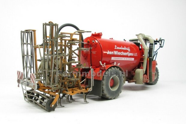 COMBISET: Dirty &amp; ND-VERVAET Hydro Trike STOF- &amp; MESTLOOK + VEENHUIS Bouwlandbemester (Verkruimelrollen) RED TANK + Wiechertjes LOGO 1:32   MM1819-Wiechertjes-3-COMBI-D