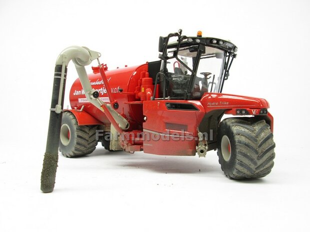 COMBISET: Dirty &amp; ND-VERVAET Hydro Trike STOF- &amp; MESTLOOK + VEENHUIS Bouwlandbemester (Verkruimelrollen) RED TANK + Wiechertjes LOGO 1:32   MM1819-Wiechertjes-3-COMBI-D