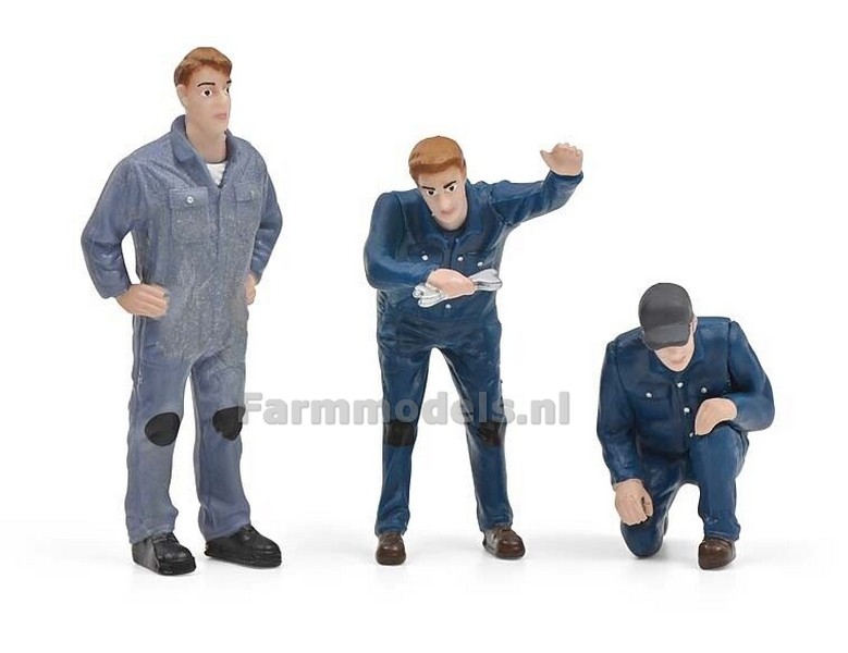 Lanz Bulldog en VW T1b met 3 figuren Lanz Bulldog Service 1:32 