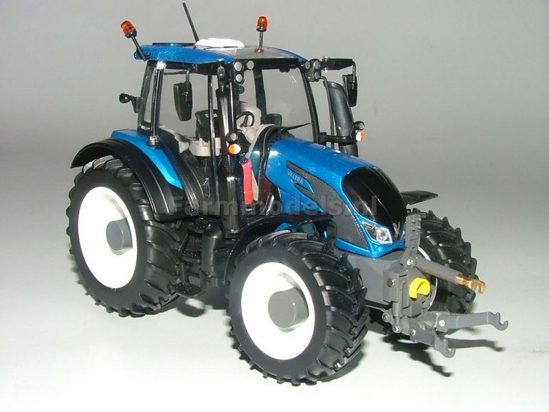 RoS 1:32 Valtra N174 blau